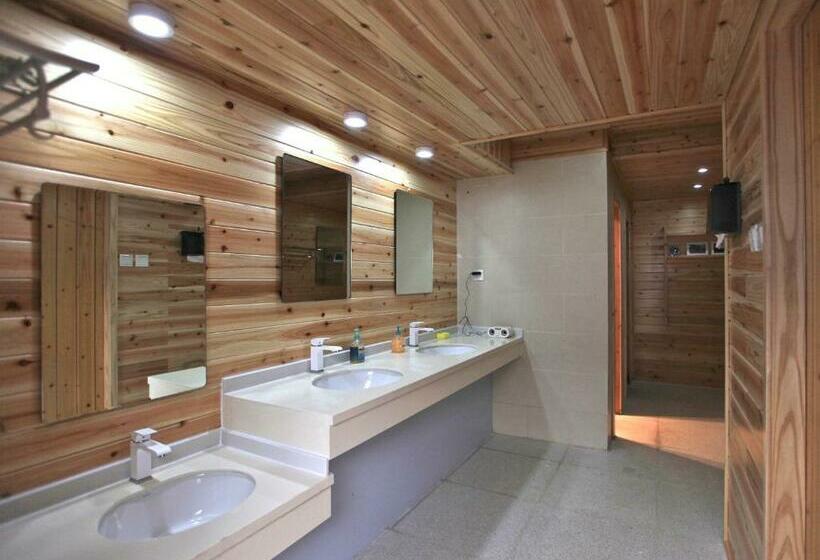 اتاق استاندارد با سرویس بهداشتی مشترک, The Great Wall Box House   Beijing