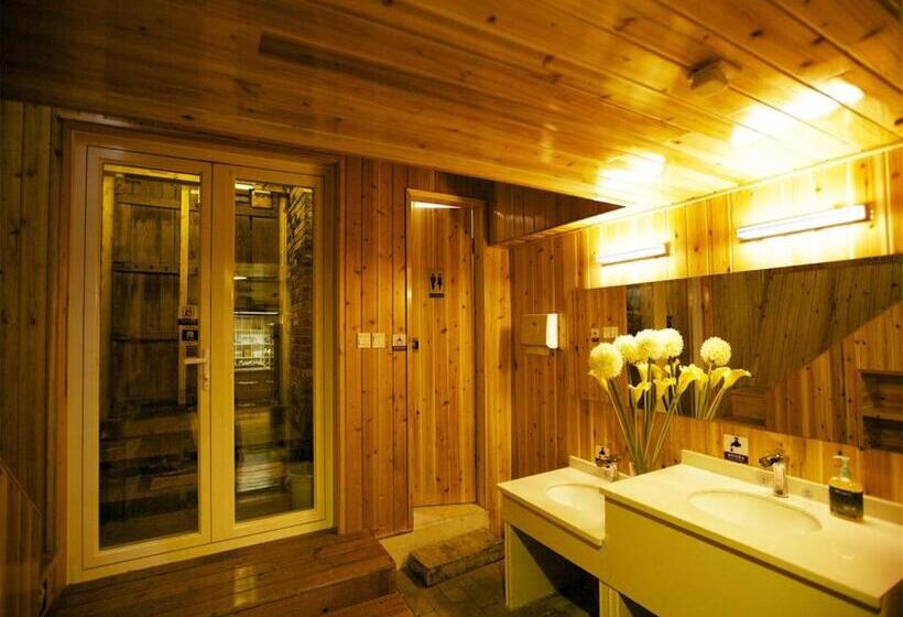 اتاق خانوادگی با سرویس بهداشتی مشترک, The Great Wall Box House   Beijing