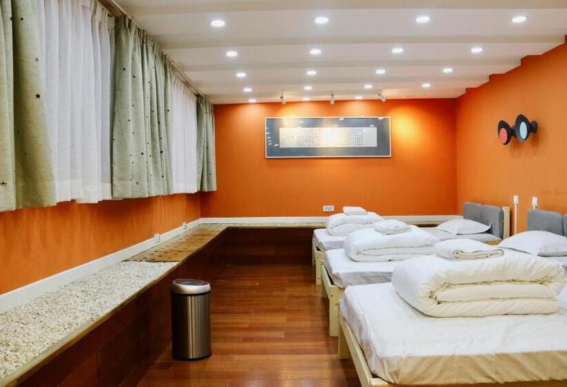 اتاق خانوادگی با سرویس بهداشتی مشترک, The Great Wall Box House   Beijing