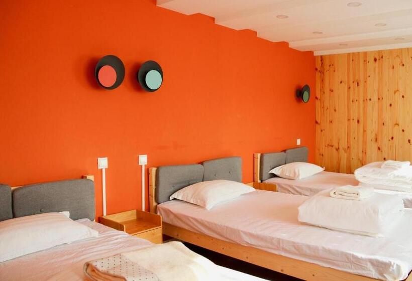 اتاق خانوادگی با سرویس بهداشتی مشترک, The Great Wall Box House   Beijing