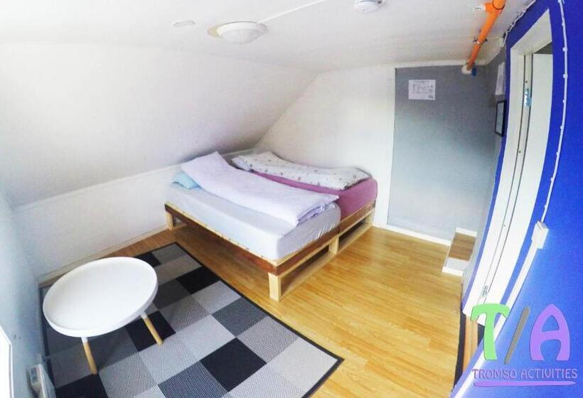 اتاق استاندارد با سرویس بهداشتی مشترک, Tromso Activities Hostel