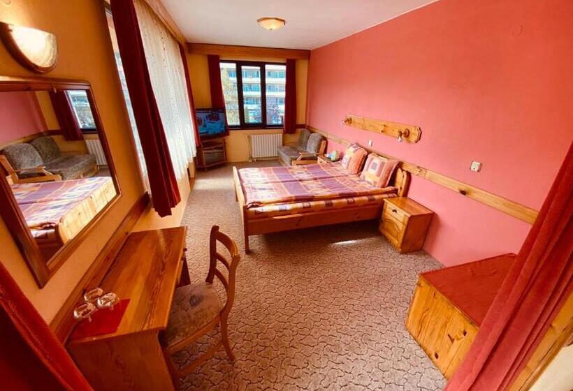 سوییت جونیور با بالکن, Family Hotel Savov