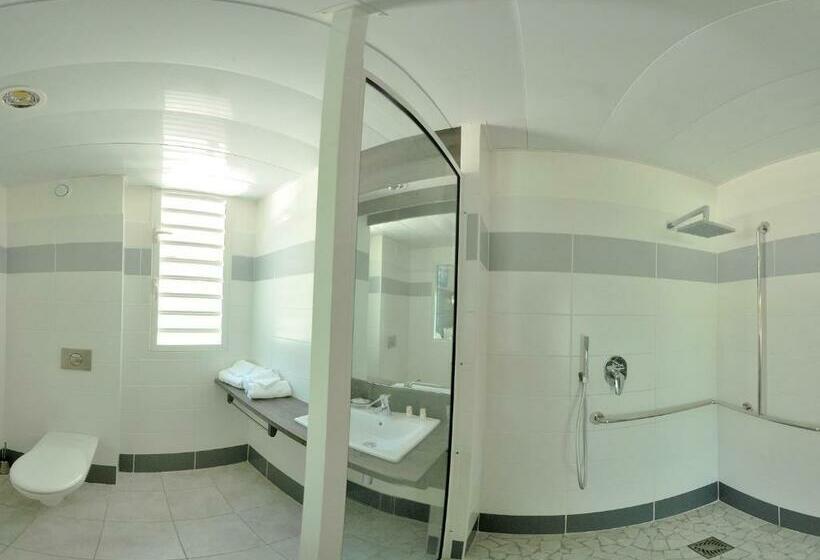 اتاق استاندارد با تخت بزرگ برای معلولان, Hôtel Bois Joli