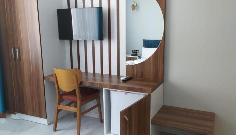 اتاق اکونومی یک تخته, Theluna Suite