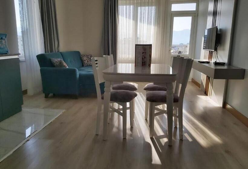 سوییت خانوادگی, Theluna Suite