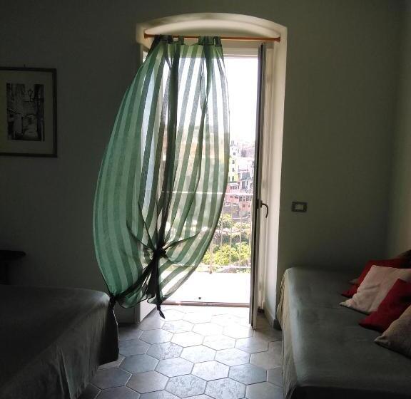 استودیوی استاندارد با چشم‌انداز دریا, Sole Terra Mare