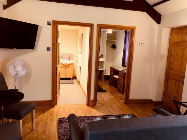 سوئیت با وان آب گرم, The Forge Guest Rooms