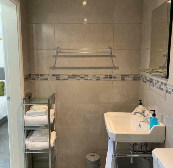اتاق استاندارد با تخت بزرگ, The Forge Guest Rooms