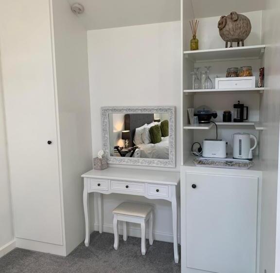 اتاق استاندارد با تخت بزرگ, The Forge Guest Rooms