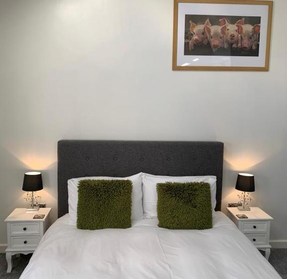 اتاق استاندارد با تخت بزرگ, The Forge Guest Rooms