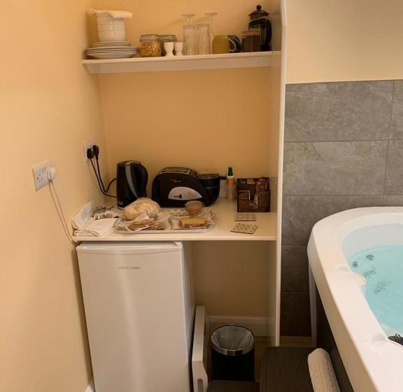 سوئیت با وان آب گرم, The Forge Guest Rooms