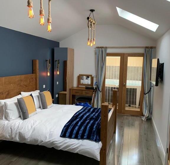 سوئیت با وان آب گرم, The Forge Guest Rooms