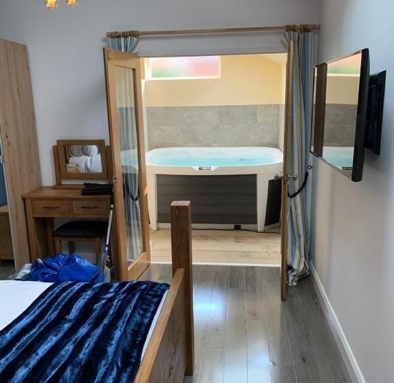 سوئیت با وان آب گرم, The Forge Guest Rooms
