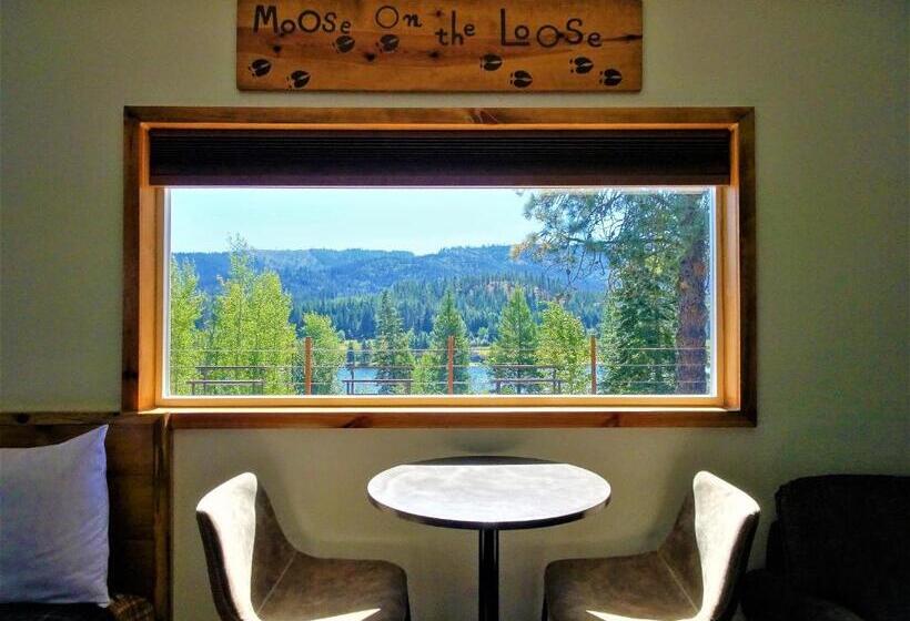 سوئیت با تخت بزرگ, Eagle's Nest Motel
