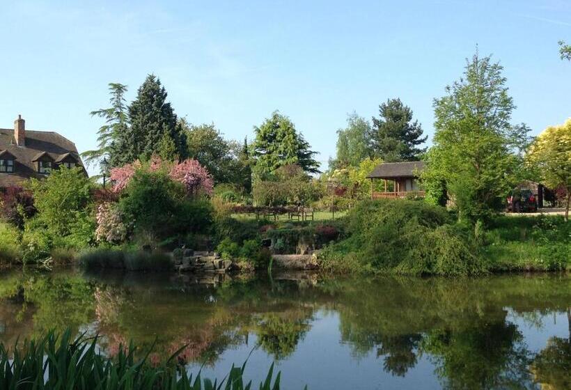 کابین, Lakeside Town Farm
