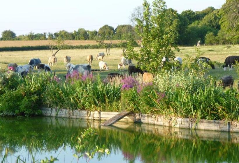 کابین, Lakeside Town Farm