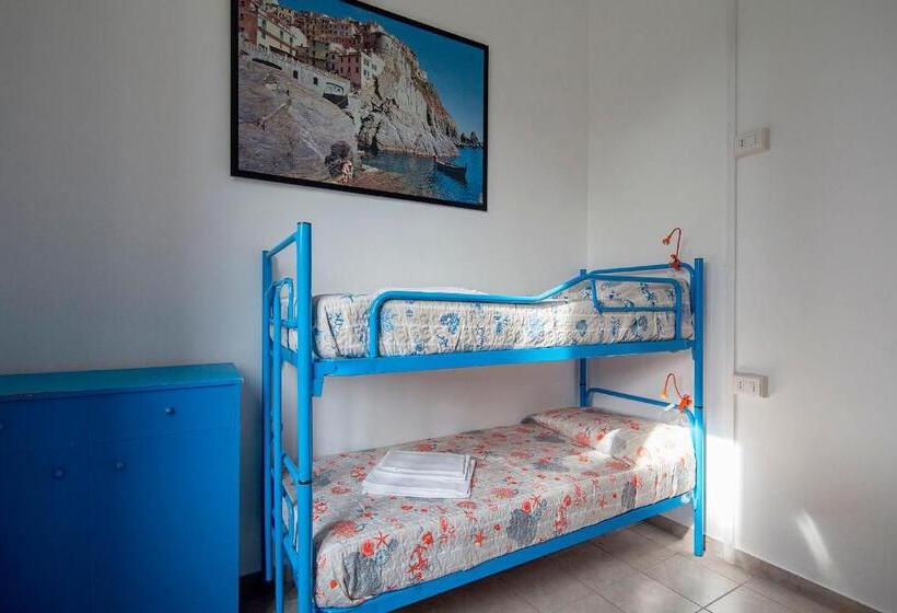 اتاق استاندارد چهار تخته, Ostello Corniglia