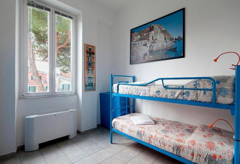 اتاق استاندارد چهار تخته, Ostello Corniglia