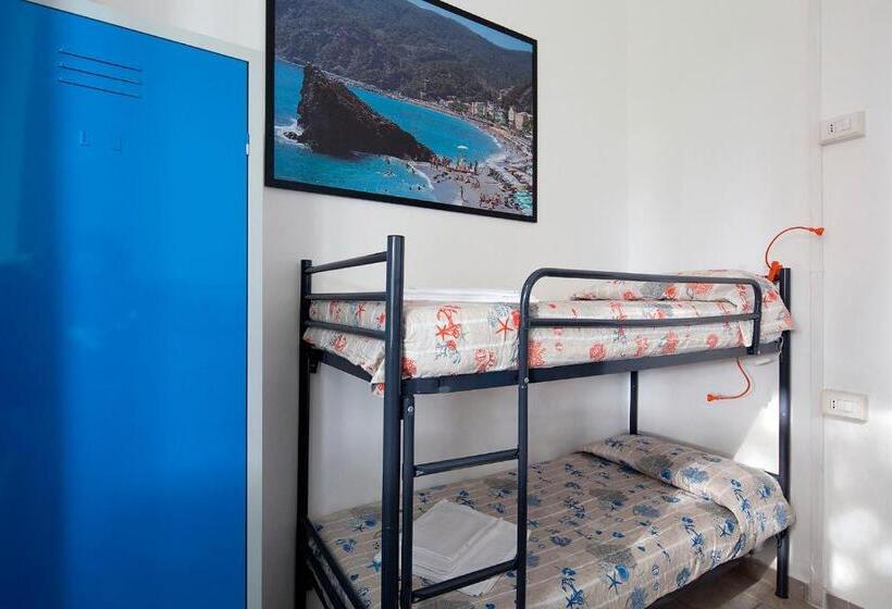 اتاق استاندارد چهار تخته, Ostello Corniglia