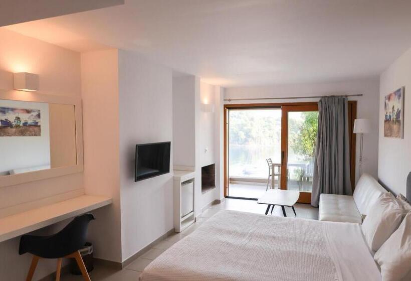 اتاق لوکس با چشم‌انداز دریا, Cape Kanapitsa Hotel & Suites