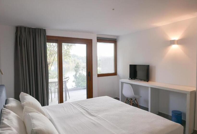اتاق سوپریور با چشم‌انداز دریا, Cape Kanapitsa Hotel & Suites