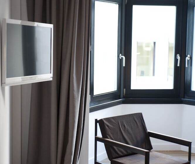 سوییت, 9hotel Central
