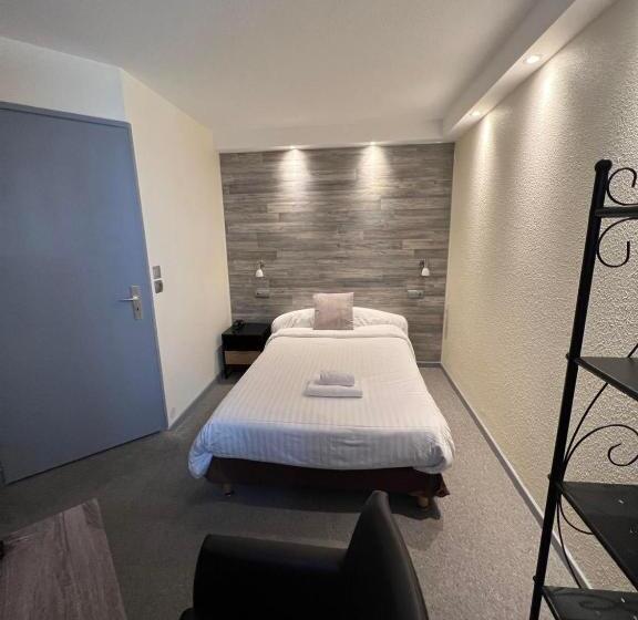 اتاق اکونومی یک تخته, Au Bec Fin Hôtel