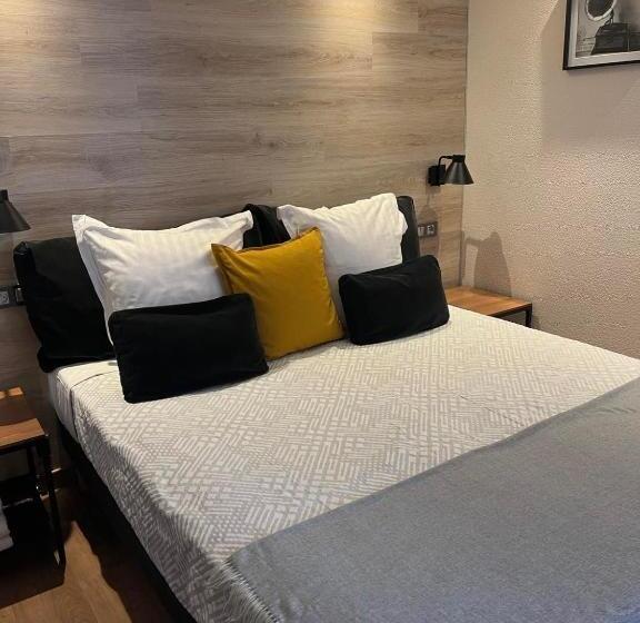اتاق سوپریور, Au Bec Fin Hôtel