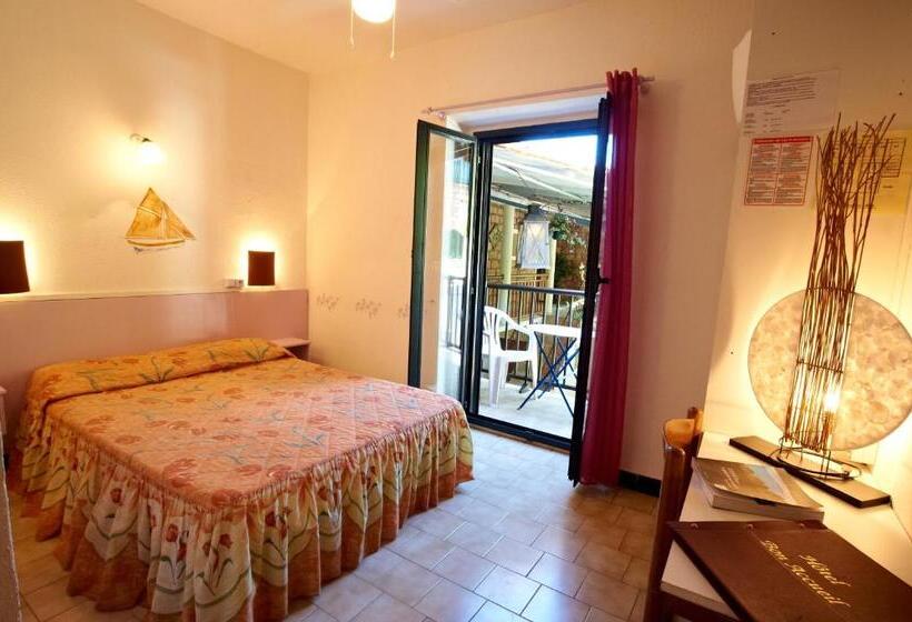 اتاق استاندارد با بالکن, Hôtel Le Bon Accueil