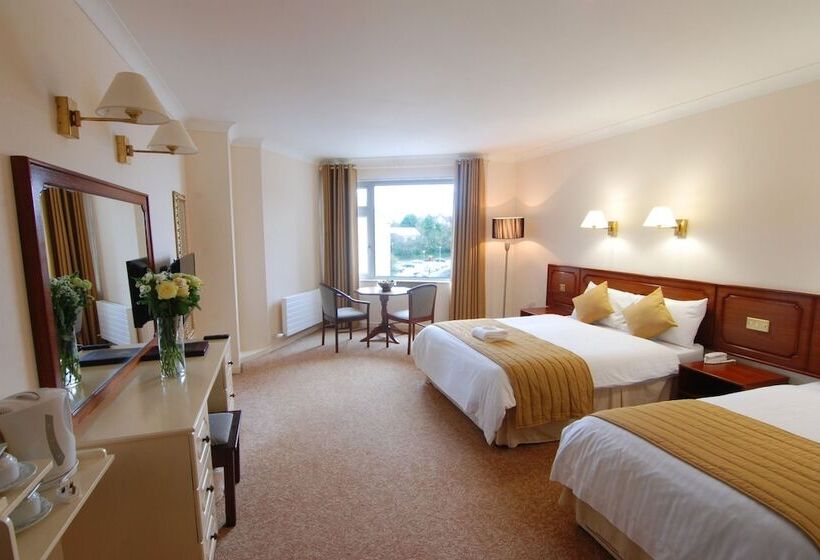 اتاق استاندارد سه نفره, Central Hotel Donegal