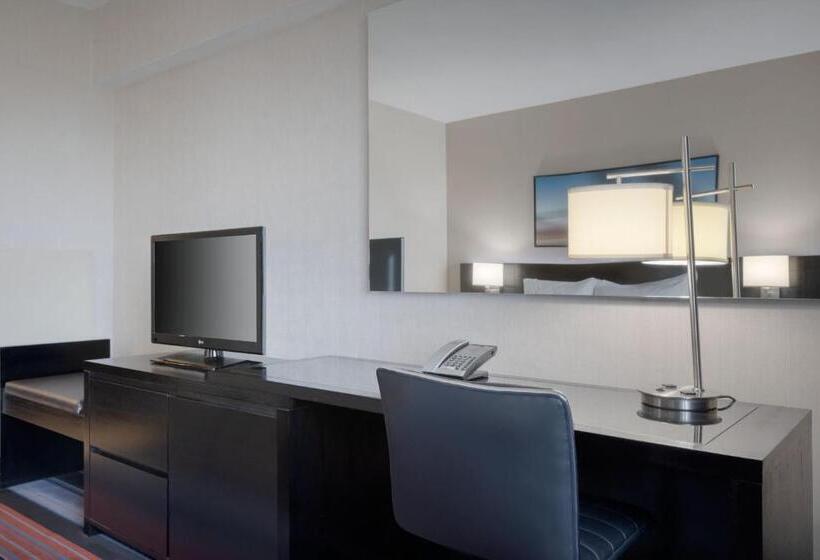 اتاق استاندارد با تخت بزرگ, Courtyard New York Jfk Airport