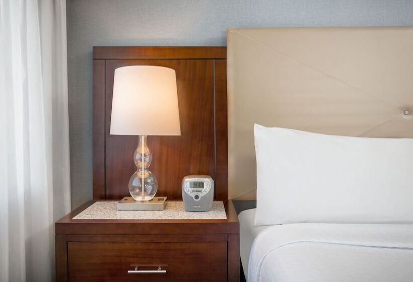 Standard Room Adapted for people with reduced mobility, Crowne Plaza  Los Angeles Harbor