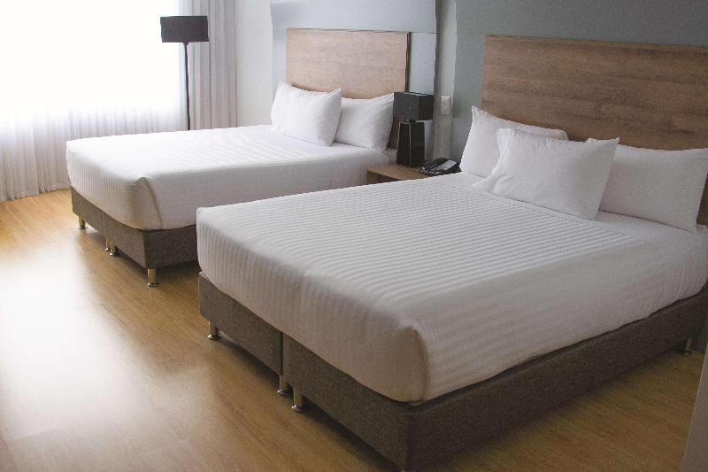 اتاق استاندارد با تخت بزرگ برای معلولان, Crowne Plaza Hotel Los Angeles Harbor, An Ihg