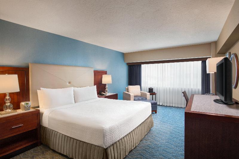 اتاق استاندارد با تخت بزرگ برای معلولان, Crowne Plaza Hotel Los Angeles Harbor, An Ihg