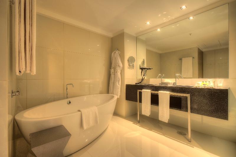 اتاق اجرایی با تخت بزرگ, Crowne Plaza Hotel Los Angeles Harbor, An Ihg