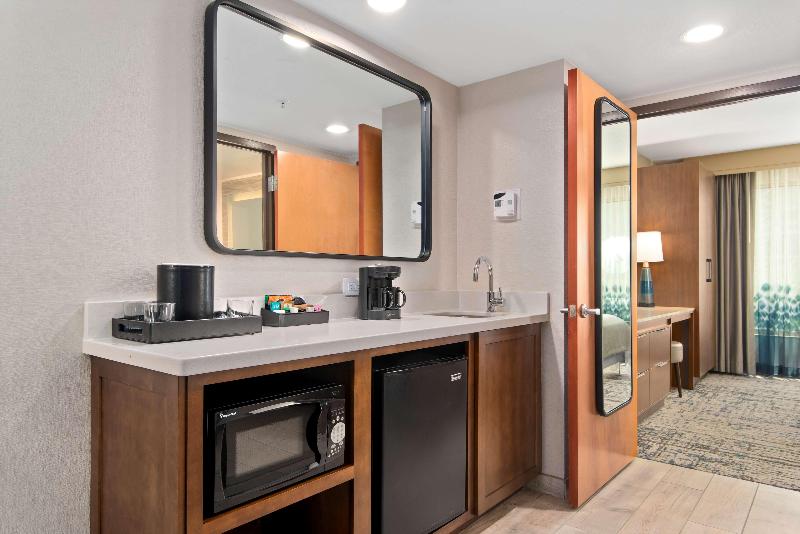 سوییت, Embassy Suites By Hilton Anaheim South