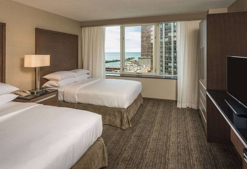 Suite with lake view, Embassy Suites By Hilton Chicago Downtown Magnificent Mile