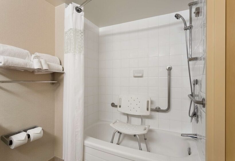 اتاق استاندارد با تخت دوبل برای معلولان, Hampton Inn And Suites Vancouver Downtown