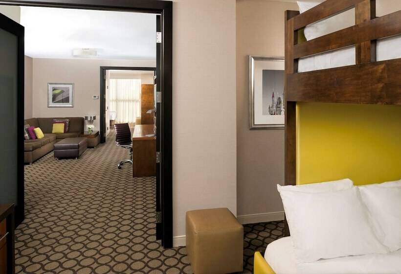 سوییت خانوادگی, Hyatt Regency Orange County