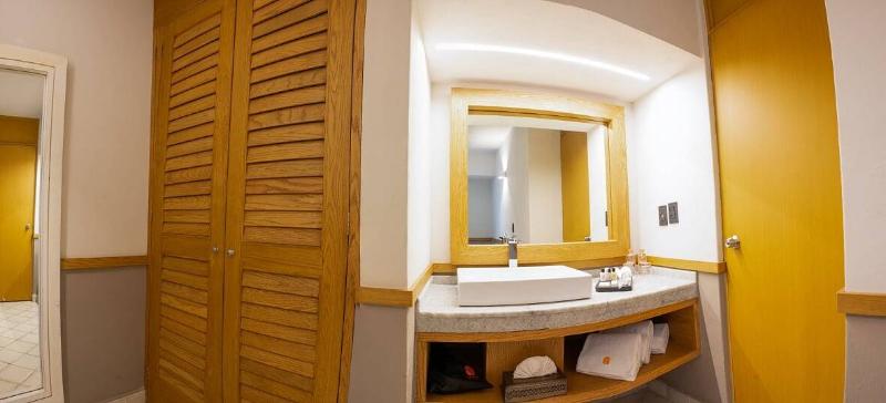 اتاق لوکس با تخت بزرگ, La Quinta Inn By Wyndham Moline Airport