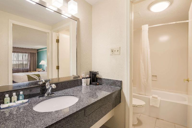 اتاق استاندارد با تخت بزرگ, Quality Inn Tulsa Central