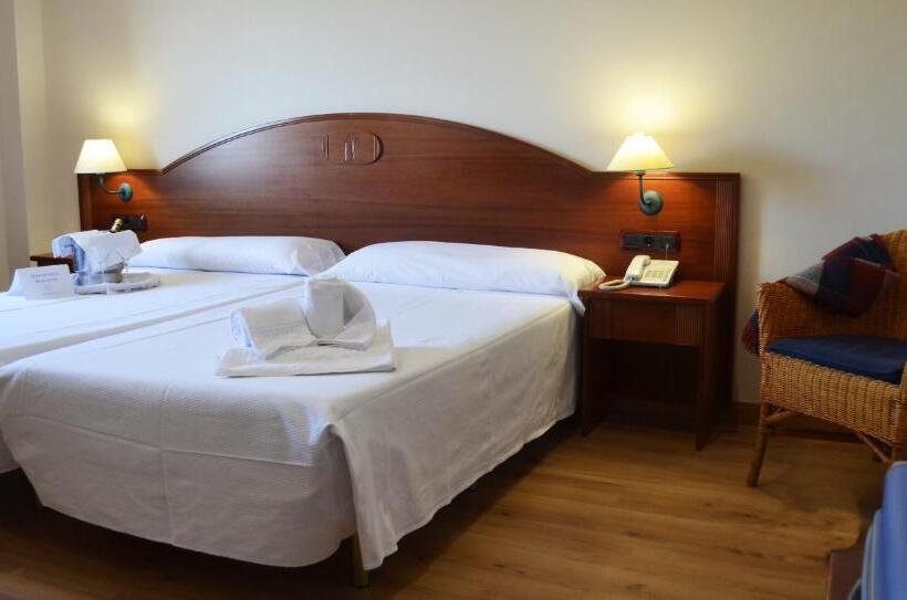 Standard Single Room, Reyes Ziries