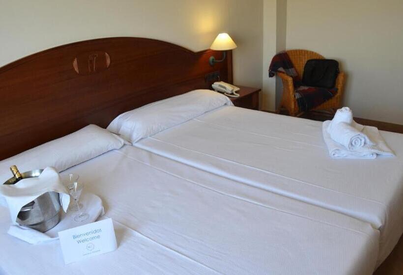 Standard Single Room, Reyes Ziries