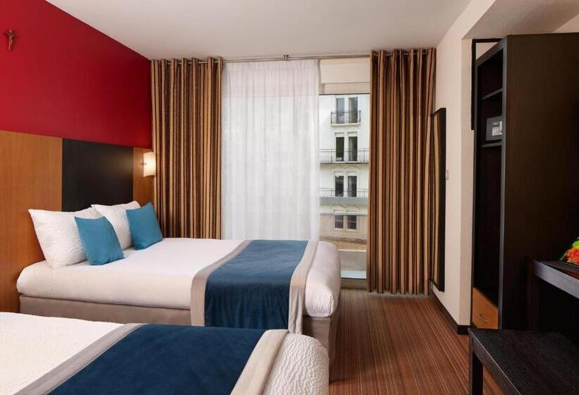 اتاق راحتی سه تخته, Roissy
