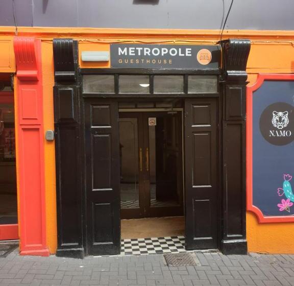 اتاق استاندارد, The Metropole