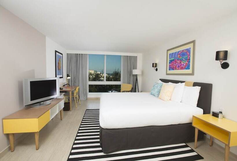اتاق استاندارد با تخت بزرگ, Warwick Paradise Island Bahamas  All Inclusive  Adults Only