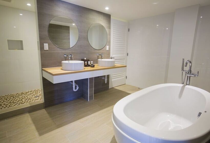 سوئیت با تخت بزرگ, Warwick Paradise Island Bahamas  All Inclusive  Adults Only