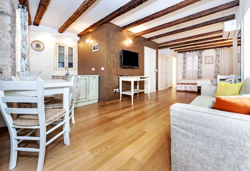 Studio Standard, Villa Valdibora