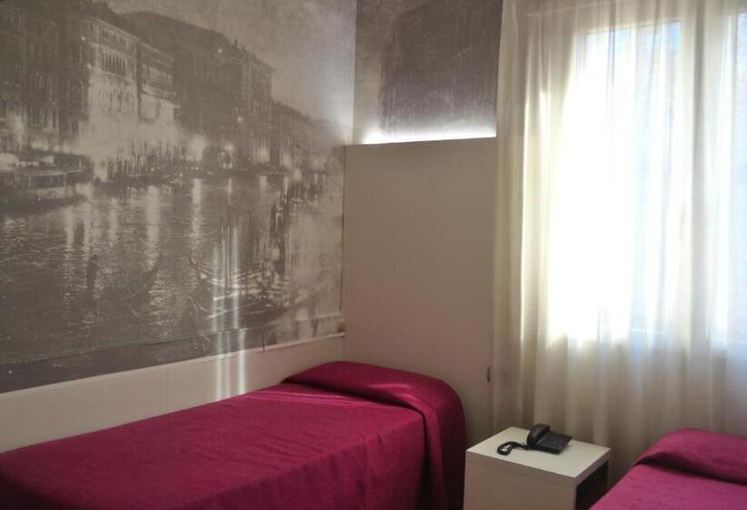 اتاق استاندارد یک نفره, City Of Art Venice Lloyd