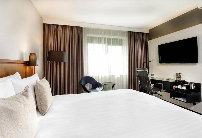 اتاق سوپریور با تخت بزرگ, Courtyard By Marriott Amsterdam Airport